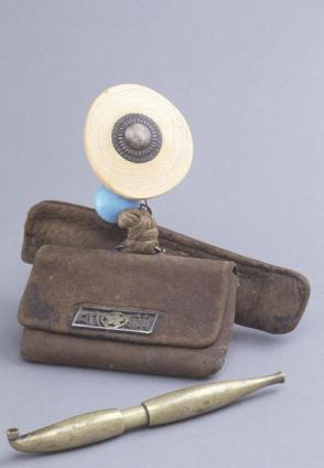 Pipe and Tobacco Pouch (kiseru to tobako-ire)