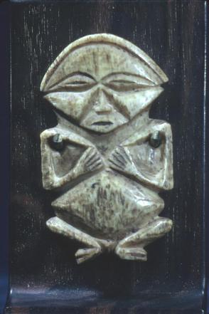 Pendant amulet figure