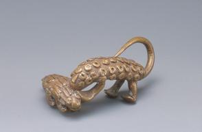 Gold Weight:  Leopard attacking a porcupine