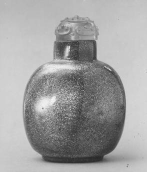 Snuff bottle: goldstone