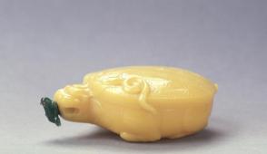 Snuff bottle: Turtle, frog, snake