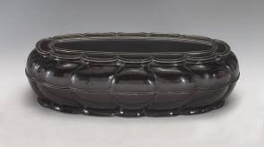 Twelve-lobed black lacquer box