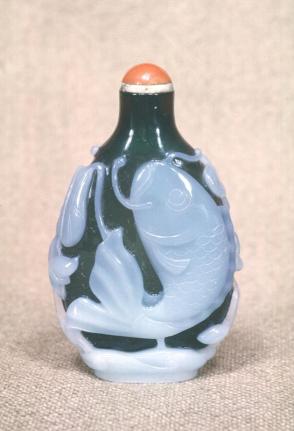 Snuff bottle: Carp among lotus