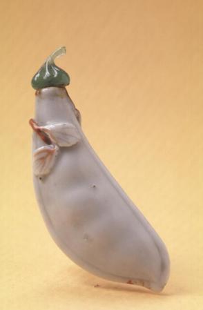 Snuff bottle:  Pea Pod