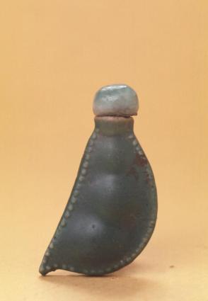 Miniature Snuff Bottle: Sugar Pea Pod