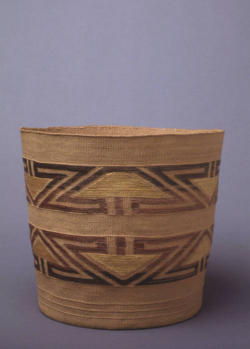 Kadádzaa yéit (berry basket)