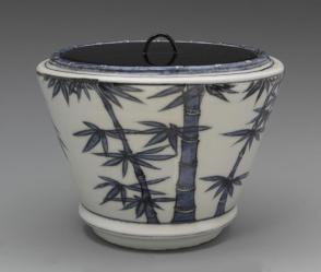 Mizusashi (water jar) with bamboo
