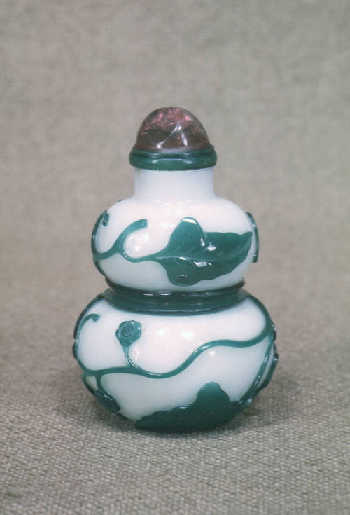 Snuff bottle: Double-Gourd Vine