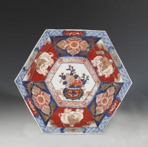 Hexagonal plate