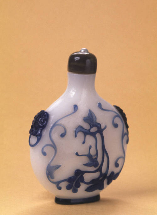 Snuff bottle: Grape Vines
