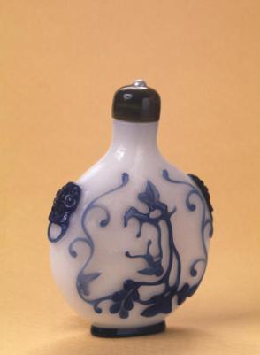 Snuff bottle: Grape Vines