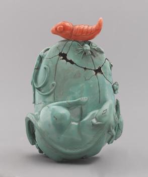 Snuff bottle as melon with squirrel and spider