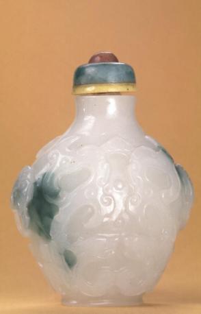Snuff bottle: Archaic dragon design