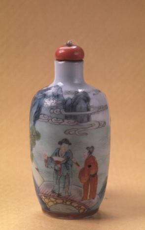 Snuff Bottle: Figures in a Mountain Landscape