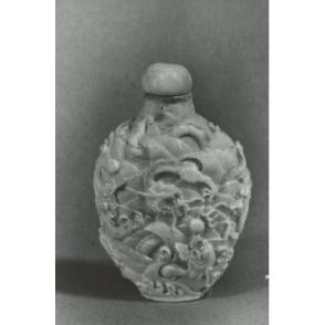 Snuff bottle:  Dragons Pursuing Flaming Pearls