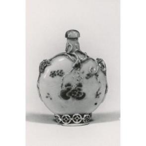 Snuff bottle: Two Squirrels and Grape Vine