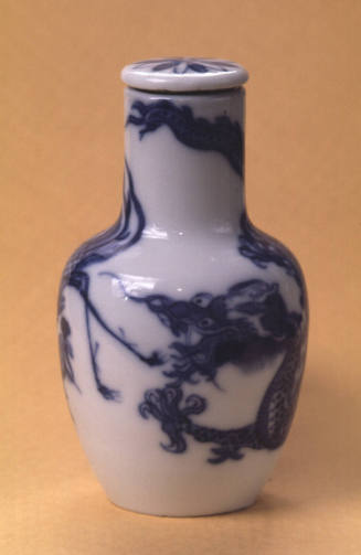 Snuff bottle: Phoenix and Dragon