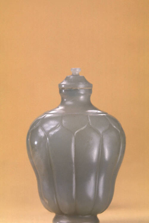 Snuff bottle: Melon-Shaped