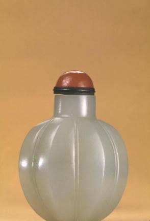 Snuff bottle: Melon-Shaped