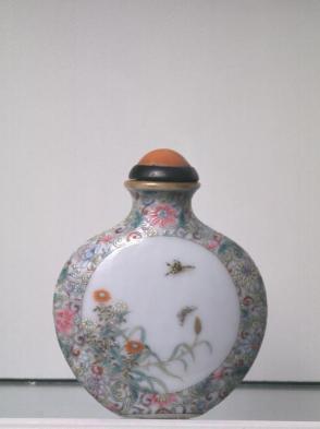 Snuff bottle: Floral Designs with Insects
