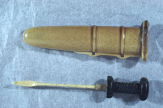 Snuff bottle: A Dagger
