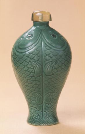 Snuff bottle: Paired Fish