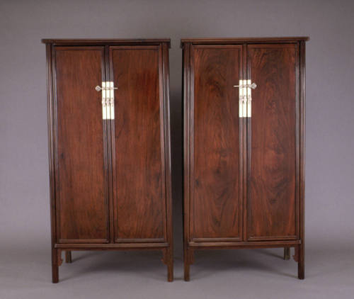 Round-corner wood-hinged cabinet (gui)