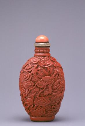 Snuff bottle:  Dragon Chasing the Flaming Pearl