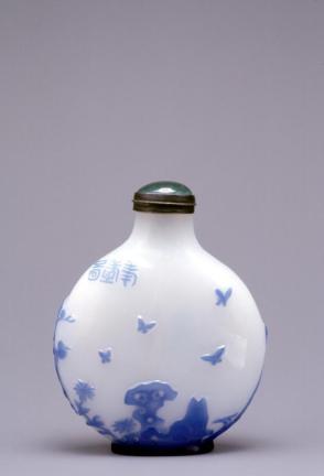 Snuff bottle: Deer, stork, cat and butterflies