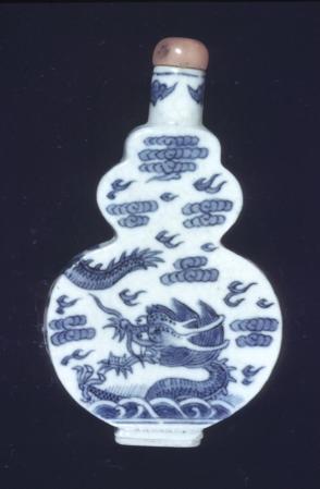 Snuff bottle:  Two Dragons Chasing the Flaming Pearl