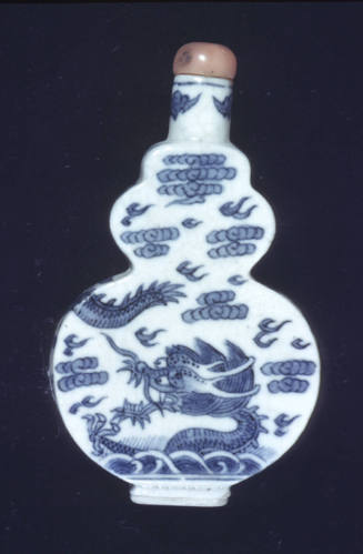 Snuff bottle:  Two Dragons Chasing the Flaming Pearl