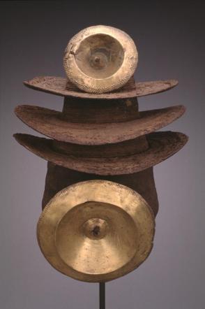 Hat (Botolo) with two copper discs (Losanja)