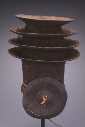 Hat (Botolo) with one copper disc (Losanja)