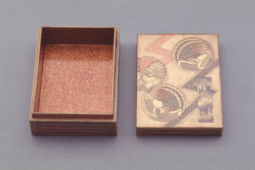 Small covered box (kobako)