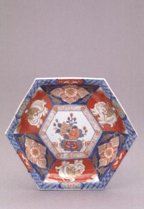 Hexagonal plate