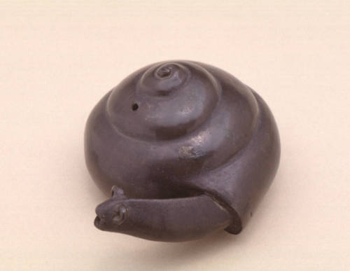 Waterdropper in shape of a snail