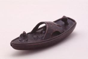 Waterdropper modelled as a sampan with figures