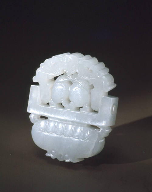 Pendant:  basket with 2 peaches