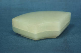 Covered box in the shape of a fan