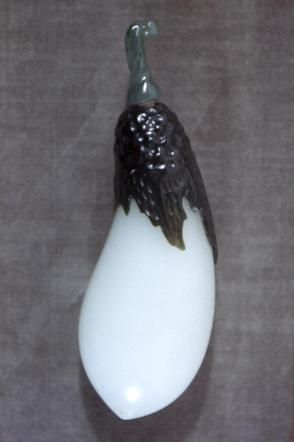Snuff bottle:  Eggplant