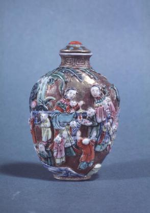 Snuff bottle:  Courtyard Scene with Four Women/Surrounded by Children