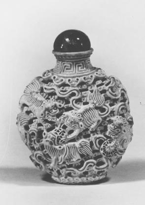 Snuff bottle:  Fu-Dogs Playing with Balls Among Ribbons