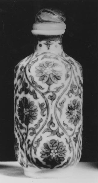 Snuff bottle:  Floral and Vine Pattern