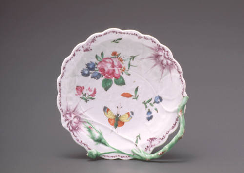 Leaf-shaped dish