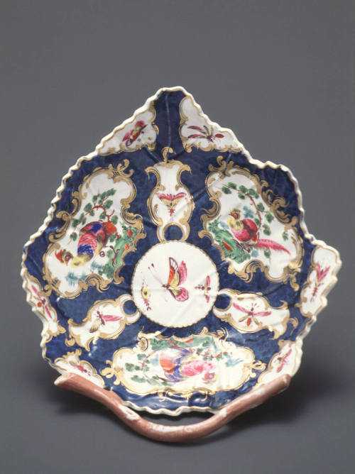Leaf-shaped dish