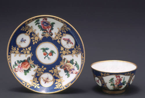 Tea bowl and saucer