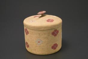 Lidded basket