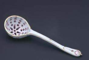 Fruit strainer spoon