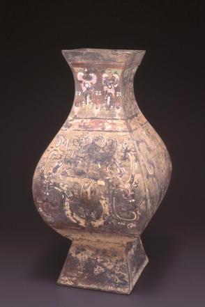 Four-sided vase