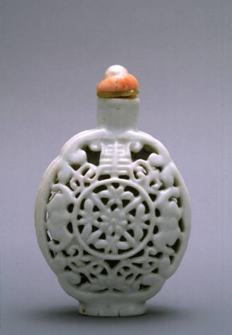 Snuff bottle